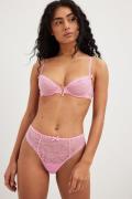 NA-KD Lingerie Hipstertruse med blonder - Pink