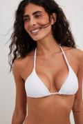 NA-KD Swimwear Vattert trekant trekant-bikinitopp - White