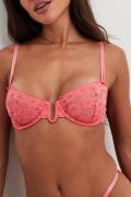 NA-KD Lingerie Blomstrete blonde-BH med U-bøyle - Pink