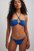 NA-KD Swimwear Bikinitopp med kryss foran - Blue