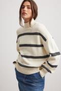 NA-KD Strikket genser med striper og turtleneck - Offwhite,Stripe