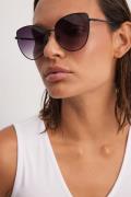 NA-KD Store cateye-solbriller med tynn ramme - Black