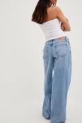 NA-KD Jeans med vide ben, sømdetaljer og lavt liv - Blue