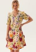 YAS Yasflowering Ss Dress Whisper White Detail:flowers 40