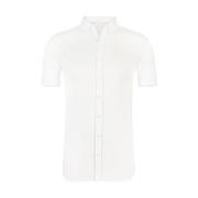 Moderne kortermet skjorte hvit