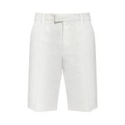 Avslappede hvite shorts med folder foran