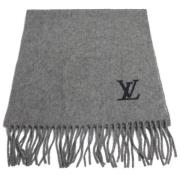 Pre-owned Cashmere scarves