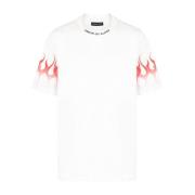 Hvit T-skjorte med flammemønster