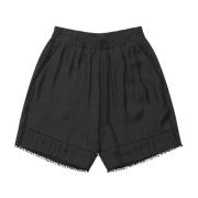 Sorte elastiske shorts med broderte kanter
