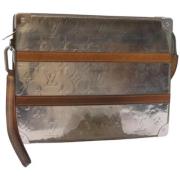 Pre-owned Canvas clutches