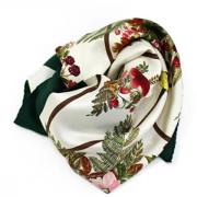 Pre-owned Silk scarves