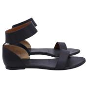 Pre-owned Leather sandals