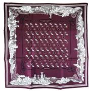 Pre-owned Silk scarves