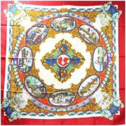 Pre-owned Silk scarves