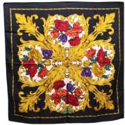 Pre-owned Silk scarves