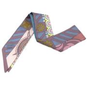 Pre-owned Silk scarves