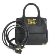 Pre-owned Leather handbags