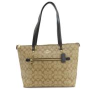 Pre-owned Fabric handbags