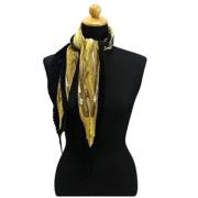 Pre-owned Fabric scarves