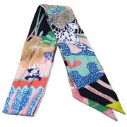 Pre-owned Silk scarves