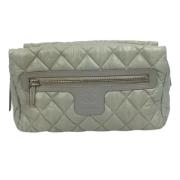 Pre-owned Fabric clutches