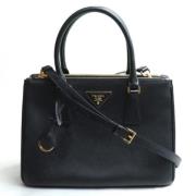 Pre-owned Leather handbags