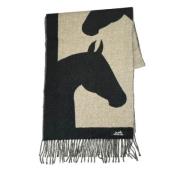 Pre-owned Wool scarves