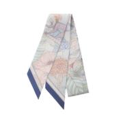 Pre-owned Silk scarves