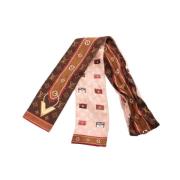 Pre-owned Silk scarves