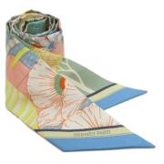 Pre-owned Silk scarves