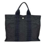 Pre-owned Canvas handbags