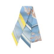 Pre-owned Silk scarves