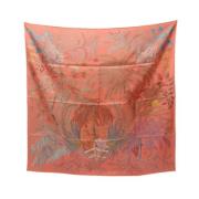 Pre-owned Silk scarves