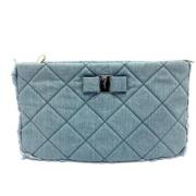 Pre-owned Fabric clutches