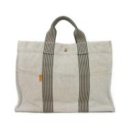 Pre-owned Fabric handbags