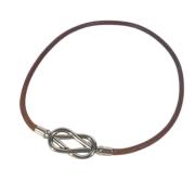 Pre-owned Leather necklaces