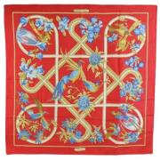 Pre-owned Silk scarves