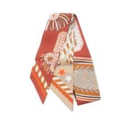 Pre-owned Silk scarves