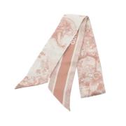 Pre-owned Silk scarves