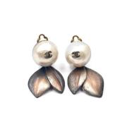 Pre-owned Pearl earrings