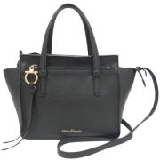 Pre-owned Leather handbags