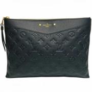 Pre-owned Fabric handbags