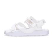 Elastisk sportsandal med justerbare remmer