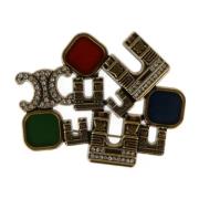 Pre-owned Metal brooches