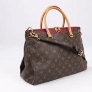 Pre-owned Leather handbags