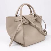 Pre-owned Leather handbags