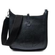 Pre-owned Leather shoulder-bags