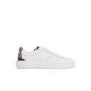 Hvite Monogram Court Sneakers