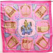 Pre-owned Silk scarves