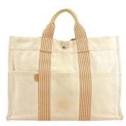 Pre-owned Canvas handbags